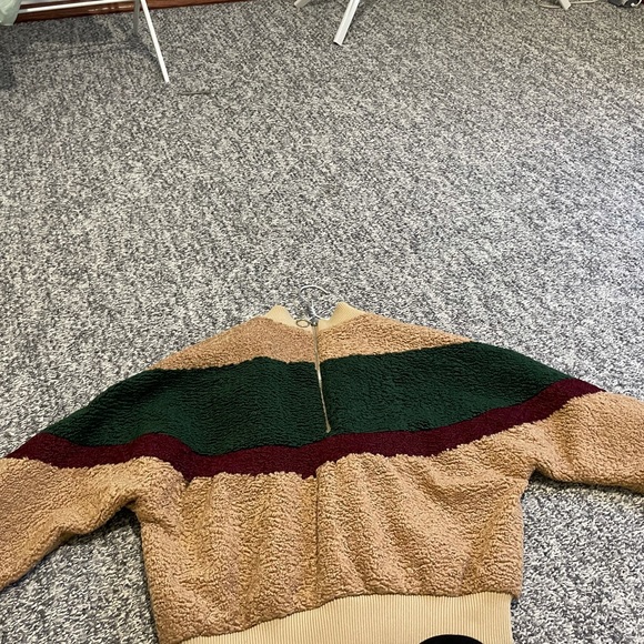 Sherpa jacket perfect for spring or fall - Picture 3 of 5